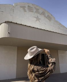 Country Girl Aesthetic, Cowboys And Angels, Cowboy Aesthetic, Farm Lifestyle, Desert Dream, Western Life, Cowgirl Aesthetic, Glam Party, Western Aesthetic