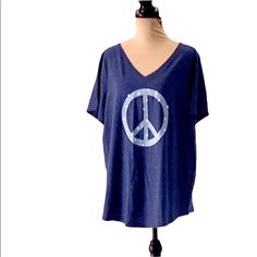 Evri- Blue V-Neck Short Sleeve T-Shirt Peace Symbol & Stars Women’s Size 0x Perfect For A Hot Summer Days Or Nights Or Pj.S Top New With Tags 60% Cotton 40 % Polyester Machine Washable Tumble Dry Low Blue V-neck T-shirt For Summer, Summer V-neck Top For Loungewear, Summer V-neck Top For Loungewear With Relaxed Fit, Summer Relaxed Fit V-neck Top For Loungewear, Blue V-neck T-shirt For Spring, Summer Short Sleeve V-neck Top For Loungewear, Summer V-neck Top With Short Sleeves For Loungewear, Blue V-neck T-shirt With Graphic Print, Casual Blue Short Sleeve V-neck Top