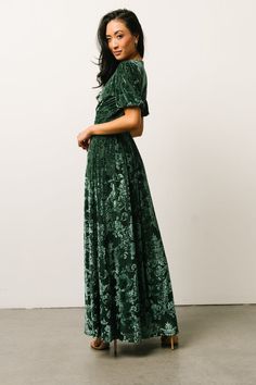 Embrace gorgeous style with our Leslie Embossed Velvet Maxi in Pine. You'll look and feel like a million bucks without breaking the bank! Elegant Fitted Crushed Velvet Dress, Elegant Short Sleeve Velvet Dress, Fitted Green Velvet Dress, Green Velvet Dress For Formal Occasions, Elegant Fitted Green Velvet Dress, 34c Size, Embossed Velvet, Baltic Born, Velvet Maxi Dress