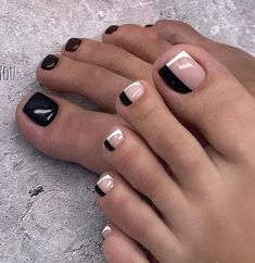 Black And White French Pedicure, White And Black Toe Nails, Black And White Pedicure Toenails, Black Toe Nails With Design, Black And White Toe Nails, Black And White Toe Nail Designs, Black And White Pedicure, Black French Pedicure