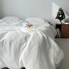 Airy Cloud White Bedding Set White Bedding Set, Dark Academia Room Decor, White Bed Set, Room Decor Dark, Queen Bedding, Full Bedding Sets, White Look, Twin Xl Bedding, White Duvet