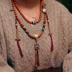 Experience the wisdom of Yama principles and tap into the transformative energy of 108 Bodhi Seed and Tibetan Agate Mala Beads. Explore ancient teachings and wear the lovely Tibetan Agate beads to find inner peace and harmony on your spiritual path. · Material: Bodhi Seed· Yama Pendant: White Copper· Tibetan Astrology Pendant: Brass· Thread: Cotton· Size: 8mm· Process: Handmade (Up to three days) Five- Eyed Bodhi Seed Tibetan Agate Yak Horn Lamp work glass additions The Bell and Dorje Amulets ar Prayer Beads Diy, Fat Guy Fashion, Tibetan Mala, Tibetan Necklace, Buddhist Altar, Buddhist Symbols, Find Inner Peace, Tibetan Jewelry, 108 Mala Beads