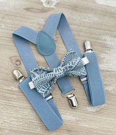 Your special guy will look so handsome when he shows up in his Boho Dusty Blue bow tie, pocket square and Dusty Blue Suspenders!  Great set for groomsman, best man or ring bearers - This bow tie & suspenders set is a great choice for family photos, wedding, ring bearer outfit, birthday celebration or any other special occasion.  When making a purchase, you can choose from the following options : -Suspenders Only -Bow Tie Only. -Suspenders + Bow Tie Set. - Pocket Square only. -3 Pieces Set : bow Dusty Blue Bow Tie, Blue Suspenders, Outfit Boho, Outfit Birthday, Bearer Outfit, Bowtie And Suspenders, Ring Bearers, Ring Bearer Outfit, Blue Bow Tie