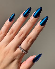 Blue Gold Chrome Nails, Dark Blue Metallic Nails, Dark Blue Nails Chrome, Dark Blue Chrome Nails Designs, Light Blue Nails Chrome, Blue Glass Nails, Navy Blue Chrome Nails, Navy Chrome Nails, Dark Blue Chrome Nails