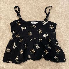 New With Tags. Straps Are Adjustable. Casual Fitted Floral Print Peplum Top, Black Peplum Top For Summer, Trendy Peplum Tops For Summer, Casual Fitted Peplum Top For The Beach, Black Sleeveless Peplum Top For Spring, Summer Floral Print Peplum Top, Summer Peplum Tops With Floral Print, Casual Peplum Top For Beach, Black Fitted Casual Peplum Top