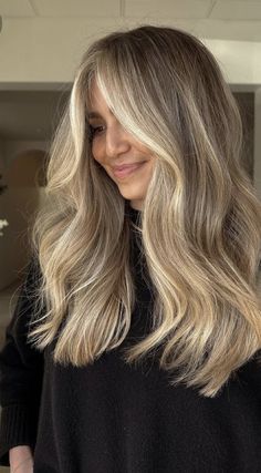 Autumn Blonde Balayage, Blonde Hair With Natural Roots, Blonde Autumn Hair, Blonde Transition, Lived In Blonde, Rambut Brunette, Fall Blonde Hair, Blonde Hair Transformations, Bronde Balayage