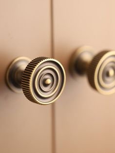 two knobs are shown on the front of a door