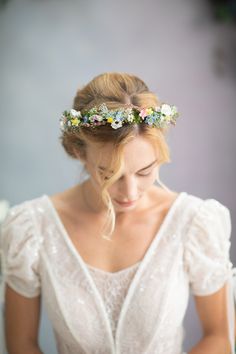 Meadow flower crown (the comb that is attached at the back not included) The hair crown is made of artificial material, preserved material and other arranging material Matching bracelet: https://www.etsy.com/uk/listing/1426612445/meadow-flower-bracelet-wedding-wrist?click_key=de84af5c0050b6c8f788e8460a3950e3d4815faf%3A1426612445&click_sum=c6cb7b7c&ref=shop_home_active_1&sts=1 Matching boutonniere: https://www.etsy.com/uk/listing/1412424834/smalllarge-meadow-flower-boutonniere?click_key=835f2b82c Boho Wedding Hair Flowers, Wedding Wildflowers, Flower Bracelet Wedding, Simple Flower Crown, Flower Wreath Hair, Flower Crown Bridesmaid, Flower Crown Bride, Anemone Flowers, Flower Crown Hairstyle