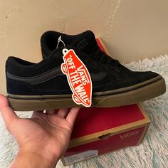 Brand New Vans Bearcat Black/ Dark Gum Size 6.5 Mens. Camo Vans, Dark Gums, Vans Checkerboard Slip On, Vans Old School, Old Skool Platform, Vans Checkerboard, Blue Vans, New Vans, Black And White Sneakers