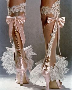 Heels Art Reference, Manhwa Princess, Baby Pink Heels, Vogue Art, Character Clothes, Fantasy Life, Fashion Vogue, Fashion Book, Reference Pictures