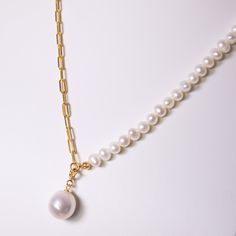 Half square gold chain linked with half white round pearl necklace designed to present a mixed style of rock and feminine feeling. The big round pearl pendant is also eye-catching. It's a go-to piece for a casual everyday look. Pearl Type: Freshwater Pearls Pearl Quality: [Shape]: Round Pearl [Pearl Size]: 12-14mm [Blemish]: Minimal [Luster]: High Necklace Length: 40+5cm Chain Material: 18k Gold-Filled Sterling Silver Note: Every pearl is unique. Items may slightly vary from the pictures. Pearl Necklace Designs, Pearl Types, Pearl Size, Unique Items, Polish Jewelry, Casual Everyday, Natural Pearls, Necklace Length, Pearl Pendant