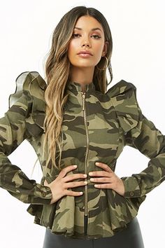 Camo Ruffle-Trim Jacket Camo Hat Outfits Women, Outfits Women Winter, Hat Outfits, Camouflage Fashion, Camouflage Outfits, Camo Hat