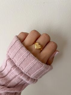 Stainless steel 18K gold plated Water resistant Non tarnish Signet Ring Gold, Heart Shaped Ring, Gold Heart Ring, Ring Heart, Fun Jewelry, Heart Shaped Rings, Gold Signet Ring, Stainless Steel Rings, Heart Of Gold