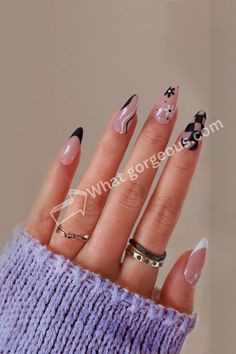 #StripedNailArt #NailArtDesigns #ChicStripedNails #ModernNailDesigns #TrendyNailArt #MinimalistNailArt #BoldStripedNails #NailFashion #StylishNails #CreativeManicureIdeas Sleek