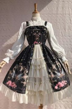 Fairy Kei Dresses For Spring Costume Party, Fairy Kei Black Party Dress, Black Fairy Kei Party Dress, Istoria Modei, Gaun Abad Pertengahan, Mode Ulzzang, Lolita Outfits, Old Fashion Dresses, Jumper Skirt