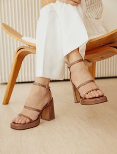 Leny Mocha - High-heeled platform sandals in taupe leather Lilac Colour, Wedge Loafers, Mocha Color, Taupe Leather, Platform Clogs, Boot Pumps, Clean Shoes, Boots Knee, Summer Sandals