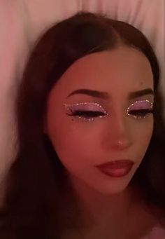 Christmas Makeup Looks Simple, Maquillage Yeux Cut Crease, Girly Makeup, Rave Makeup, Face Makeup Tutorial, Ethereal Makeup, Pinterest Makeup, Eye Makeup Designs