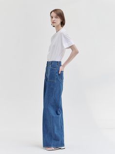 This is a trendy and feminine pants by NILBY P that is made out of high quality and sturdy material. With distinctive mood of the design and comfortable wear, you can style it for your casual daily outfit.- Stone washed denim fabric- Leather logo patch on the back waist- Feminine and modern mood Casual Flare Jeans With Patch Pockets, Trendy Relaxed Fit Recycled Denim Pants, Everyday Wide-leg Flare Jeans In Recycled Denim, Modern Baggy Wide-leg Jeans, Modern Baggy Wide Leg Jeans, High Rise Denim Pants For Work, Relaxed Fit High-waisted Flare Jeans With Pockets, Casual Wide-leg Flare Jeans With Patch Pockets, High Waist Denim Wide Leg Pants For Everyday