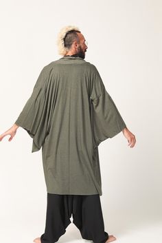 Casual Green Outerwear With Kimono Sleeves, Green Open Front Outerwear For Layering, Green Outerwear With Kimono Sleeves For Fall, Oversized Green Long Cardigan, Green Fall Kimono With Kimono Sleeves, Green Fall Kimono, Green Haori, Clothing Layering, Mens Kimono Jacket