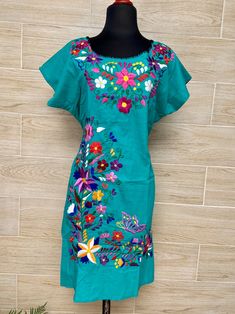 Mexican Dresses, Ethnic Dress, Mexican Style, Lovely Dresses, Anaheim, Comfortable Dress, Embroidered Dress, Beautiful Patterns, Floral Dress