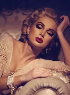 old hollywood glam Here: @Teri McPhillips McPhillips McPhillips McPhillips Clarke ,this is your jam~ Trucco Glam, Old Hollywood Glam, Pin Up Outfits, Beauty Make-up, Lauren Bacall, Foto Tips, Glamour Makeup, Vintage Makeup, Vintage Glam