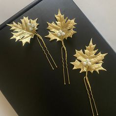 Wedding hair piece with gold maple leaf, bridal hair pins. Perfect wedding headpiece for your wedding hairdo. Attention, all items are handmade from foam Eva myself,Is absolutely not afraid of water, frost, sun, burnout, falling down, and will never fade. -Set of 3 hair pins -Ready for shipment -Very light -100% hand made This fall hair pins looks great at any haistyle. Fall Leaf Wedding, Wedding Hairdo, Gold Leaf Hair, Hair Piece Wedding Hair, Hair Piece Wedding, Hair Accessories Bridal, Hairdo Wedding, Gold Hair Accessories, Bridal Hair Piece