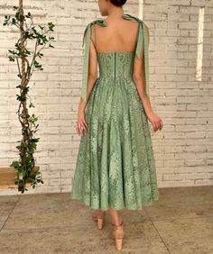 Corset Ball Gowns, Dresses Tea Length, Prom Dresses Green, Tea Length Prom Dress, Transitional Outfits, Vibrant Florals, Spring Lookbook, Special Occasion Gowns, Fashion Content