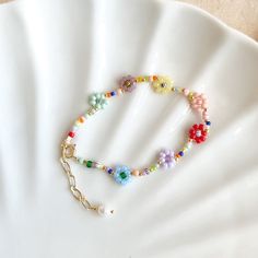 Gelang Manik Aesthetic, Daisy Flower Bracelet, Colorful Sunflower, Beaded Daisy, Jewellery Diy, Bracelet Craft, Bracelet Rainbow, Bracelet Craft Diy, Seed Bead Bracelet