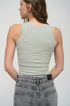 The basic rib-knit tank top is a versatile base for outfits in different styles, including sporty and casual looks. It pairs well with jeans, shorts, joggers, oversized shirts, and denim jackets. Its slim-fit style allows you to look stunning. This item is very comfortable and practical for the summer season, so we recommend buying it several in different colors. Casual Seamless Crop Top With Tank Straps, Basic Stretch Tank Top For Summer, Casual Tank Strap Crop Top For Everyday, Casual Tank Straps Crop Top For Everyday, Casual Seamless Tank Top With Tank Straps, Casual Everyday Crop Top With Tank Straps, Solid Color Tank Top With Seamless Construction, Spring Trendy Tank Muscle Tee, Trendy Ribbed Summer Vest