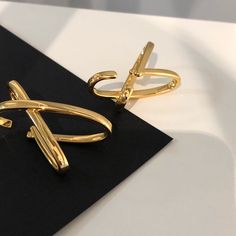 A modern way of wearing ear cuff. Irregular shape and of larger size, gorgeous piece of statement earrings. No piercing required. To dress, simply tuck in at the top of your ear and slide down. Sold as a PAIR. • S P E C I F I C A T I O N • Finish: 18K PVD gold / silver Dimension: approx. 4.1 cm x 2.4 cm Modern Ear Cuff As A Gift, Modern Ear Cuff For Pierced Ears As A Gift, Modern Ear Cuff For Gift, Elegant Metal Ear Cuff For Party, Elegant Metal Plug Earrings, Trendy Cartilage Earrings For Party, Chic Metal Ear Cuff, Trendy Gold Single Ear Cuff, Modern Single Ear Cuff As Gift