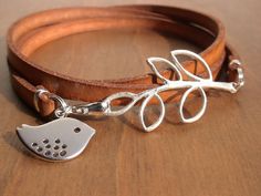 Made by Kekugi: multi wrap camel flat leather bracelet with silver leaf connector and bird. via Etsy. Wrap Armband, Brown Leather Bracelet, Leaf Bracelet, Victorian Lace, Bracelet Leather, Leather Work, Bracelet Argent, Bijoux Diy, Schmuck Design