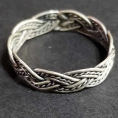 Vintage sterling silver light weight braided wire band ring with antiqued and tarnished finish. Wonderful craftsmanship. The back of the ring is the braid soldered together. Our family acquired this ring around 1996, as part of a large jewelry collection. It's in great condition, unworn, antiqued and tarnished. It's been in storage all of these years. ► SHIPPING INFO Shipped from California via USPS All vintage sterling silver jewelry may have antiquing or tarnish. If you like Celtic and similar Vintage Sterling Silver Jewelry, Celtic Ring, Braid Jewelry, Silver Gift Wrap, Vintage Silver Rings, 7 Ring, Womens Ring, Braided Ring, Celtic Rings