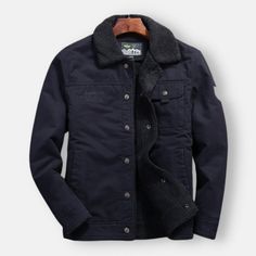 Antonios Lorenzo Cotton Jacket sind aus 100% Baumwolle, ideal für Komfort und Premium-Look zu erreichen. Sie können sie mit jeder Art von Stil kombinieren, ob lässig oder elegant. Diese Herren Baumwolljacke ist in den folgenden Varianten erhältlich: Grün, Khaki, Schwarz-Blau. Jacket With Fur Collar, Elegant Pant, Jacket With Fur, Monk Strap Shoes, Beige Jacket, Fabric Shoes, Brogue Shoes, Jogger Set, Green And Khaki