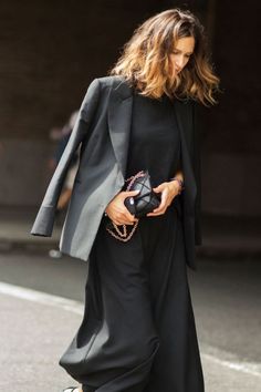 Walking Down The Street, Woman In Black, Looks Street Style, Inspiration Mode, Looks Style, Street Chic