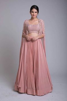 Spring Indian Wedding Outfits, Unique Outfit Ideas For Indian Wedding, Women Wedding Guest Dresses Indian, Celebrity Dresses Indian, Ethenic Dresses Women, Gawon Design Western, Sagai Outfit Indian Weddings For Sister, Indo Western Sangeet Outfit For Women, Women Dresses Indian