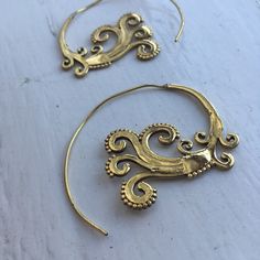 light-weight spiral threader earrings with a paisley inspired design, add whimsy and elegance to any outfit Unique Gold Jewelry Designs, Spiral Earrings, Threader Earrings, Gold Jewellery Design, Jewelry Earrings Hoops, Jewelry Designs, Etsy Earrings, Gold Jewelry, Paisley