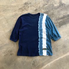 ONEILL Surf Tie Dye 3/4 Sleeve Shirt TAG : Missing tag SIZE : Medium MEASUREMENT , - Width (Armpit to armpit) : 21.5" - Length (Shoulder the end of garment) : 28.5" - Shoulder : 21" - Sleeve Length : 16" CONDITION : Good vintage used. SHIPPING, all item will be shipped with tracking number. Item received within 14-21 working days. Pre-washed Short Sleeve Tops For Summer, Oversized Blue Half Sleeve Top, Indigo Relaxed Fit Pre-washed Tops, Indigo Tops Pre-washed Relaxed Fit, Blue Relaxed Fit Half Sleeve Shirt, Indigo Top With Relaxed Fit, Pre-washed, Blue Half Sleeve T-shirt With Relaxed Fit, Casual 3/4 Sleeve Summer T-shirt, Blue Pre-washed Tops For Spring