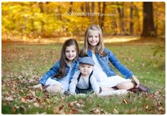 Fall Sibling Pictures, Family Photo Ideas With Baby, Siblings Portraits, Siblings Shoot, Siblings Poses, Siblings Pictures, Brother Sister Poses, Yearbook Photography, Sibling Portraits