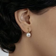 New~ Anthropologie Shashi White "Classique Pearl" Earrings Lustrous White Pearls Hang Just Below The Ear Lobe For A Clean And Classic Look. These Timeless Pearl Drop Earrings Are A Great Addition To Your Jewelry Collection. *Pearls Are Natural And No Two Are Alike. Shape And Color Variations Are What Give Them Each Character. Gold-Plated; White Freshwater Pearl. Approx. Size: 3/4"L, 3/8"W. Nwot. Anthro Style, Boho Style, Trendy, Brand New Anthropologie Jewelry, Everyday Hoop Earrings, Gold Hoops Everyday Pearl White Earrings, Elegant Everyday Round Clip-on Earrings, Elegant White Everyday Earrings, Elegant White Hypoallergenic Clip-on Earrings, White Minimalist Single Clip-on Earring, Minimalist White Single Clip-on Earring, Minimalist White Hoop Earrings For Formal Occasions, White Minimalist Hoop Earrings For Formal Occasions, White Hypoallergenic Clip-on Drop Earrings