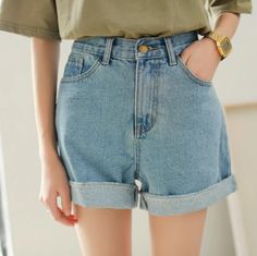 Shorts Pattern Women, Girls Denim Shorts, Shorts Outfits Women, Jean Large, Spring Shorts, Hot Shorts, High Waisted Jean Shorts, Loose Jeans, Denim Shorts Women