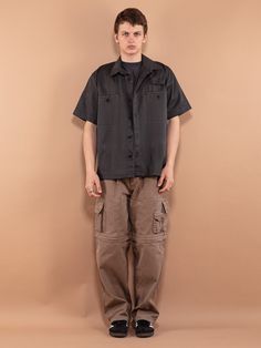 A vintage short-sleeved workwear shirt from the 90s, made from 100% cotton.  Vintage condition level: 9/10.  Model Kristofers is 6'2 ft (1.90 cm), 167 lbs (76 kg) and he wears the size available. SIZE: Marked size 48/50, fits like the size M/L. To be sure it would fit you, please check the measurements below. FLAT Measurements: Length: 31 1/2" / 79.5 cm Armpit to armpit: 22" / 56.5 cm SKU: F179 Every item is authentic vintage, one-of-a-kind. You will receive the exact item shown in the photos. T Mechanic Style, Utility Wear, Vintage Mechanics, Mechanic Shirt, Industrial Blue, Vintage Workwear, Mechanic Shirts, Chore Jacket, Vintage Shorts