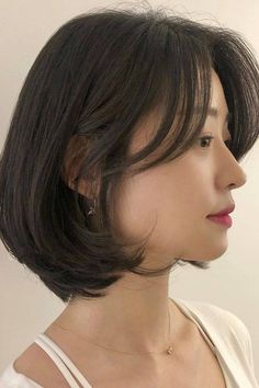 Korean Short Haircut, Short Hair For Chubby Faces, Korean Short Hair, Girl Haircuts, Short Bob Haircuts