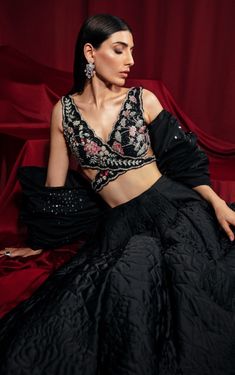 Black Choli, Lehenga Outfits, Desi Attire, Simple Lehenga, Black Lehenga, Blouse Embroidery, Indian Look, Desi Fashion Casual, Trendy Blouses