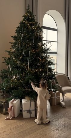 Christmas Dreaming, Neutral Christmas Decor, Hosting Christmas, Christmas Decor Inspiration, Xmas Deco, Christmas Feeling, Christmas Inspo, Christmas Mood, Christmas Aesthetic