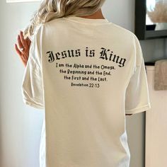 the back of a woman's shirt that says jesus is king, i am the apple and the omen