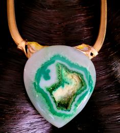 This stunning piece of neck candy features a high-end druzy crystal agate cabochon with the colors of green, white and yellow set in hand sculpted proprietary material and painted with a metallic gold before being sealed with a high-gloss glaze. The pendant measures 3.75" in height and 3.25" in width. It is very lightweight and comfortable to wear. I affixed the pendant portion to a vintage "snake" style gold tone chain that measures approximately 18" in length. If you request an extender chain, I can add one for you free of charge. OOAK Wearable Art from the Atelier of Kat Kouture. Green Agate Cabochon Necklace, Unique Green Cabochon Necklace, Unique Green Agate Necklaces, Unique Agate Geodes, Green Agate Necklace With Large Stone, Green Agate Teardrop Jewelry, Unique Handmade White Geodes, Jewellery Shop Design, Turquoise Western