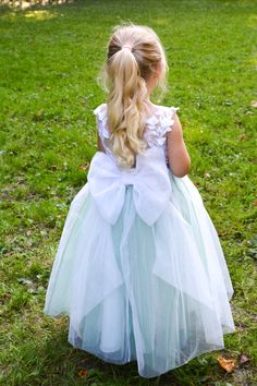 GET READY FOR WEDDING SEASON 2024✨ Buy 2 & more dresses and save 20%🎁delivery 3-4 days only! Beautiful Green Flower girl dress with shiny lace and amazing tulle sleeves! Princess Dress With Lace Bodice And Tulle For Dress-up, White Tulle Ball Gown For Dress-up, Tulle Ball Gown With Bow For Pageant, Bridesmaid Tulle Tutu Dress With Bow, Bridesmaid Tutu Dress With Bow, Princess Style Tulle First Communion Dress, Princess Style First Communion Dress In Organza, Tulle Dress With Bow For Pageant, Lace Bodice Tutu Dress For Wedding