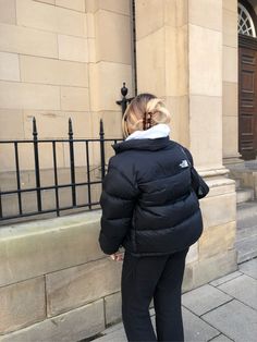 North Face Coat Aesthetic, North Face Puffer Jacket Aesthetic, Black Puffer Jacket Aesthetic, The North Face Fall Streetwear Hooded Jacket, Blonde Hair Claw Clip