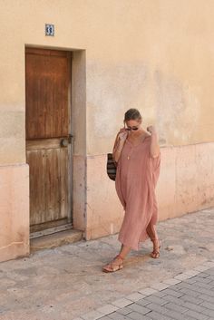 The Cala Kaftan // Gigi Chic Pink Kaftan For Beach Cover-up, Chic Pink Kaftan For Vacation, Casual Pink Summer Kaftan, Casual Pink Kaftan For Beach Cover-up, Casual Flowy Pink Kaftan, Pink Tunic Kaftan Casual Style, Pink Casual Tunic Kaftan, Casual Pink Tunic Kaftan, Pink Kaftan