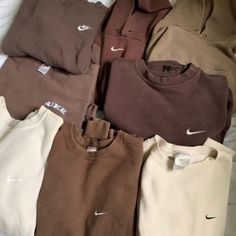 Vintage Nike outfit vintage crew exam vintage sweater men’s outfit women’s outfit fall outfit winter outfit carhartt dickies outfit Nike thrift thrifting outfit inspo Inspiration Nike Sweaters, Nike Vintage, Guys Clothing Styles, Nike Sweatshirts, Vintage Hoodies, Mode Masculine, Stylish Mens Outfits